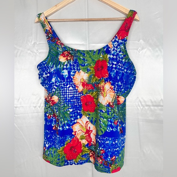 unbranded Other - Tankini Top Womens Size Med Red Blue Floral Padded Built In Bra size Med